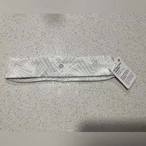Lululemon fly away tamer head band
